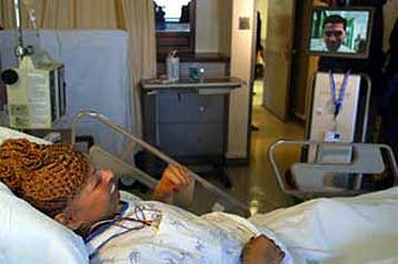 Η ρομποτική «Αδελφή Μαρία» ξεκινά επισκέψεις σε θαλάμους ασθενών