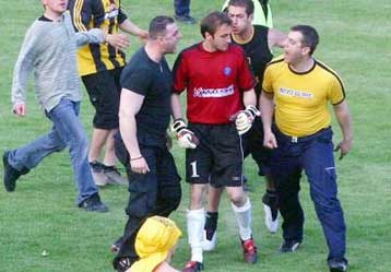 Φυλάκιση 18 μηνών με πενταετή αναστολή στον οπαδό του Αρη που χτύπησε τον Αμπάρη