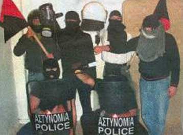 Ένορκη εξέταση για την απώλεια υλικού των ΜΑΤ, που έπεσε στα χέρια αντιεξουσιαστών