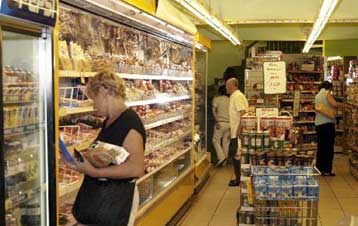 «Μπλόκο» ΣΕΣΜΕ στην Επιτροπή Ανταγωνισμού για τα πρόστιμα των σούπερ μάρκετ