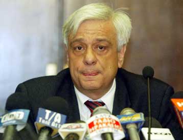 Δεν τίθεται θέμα παραίτησης του Πρ.Παυλόπουλου, λέει η κυβέρνηση