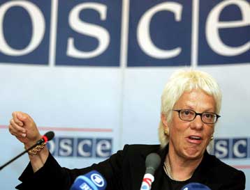 Ακόμα και στη Ρωσία κρύβονται καταζητούμενοι από το ICTY, λέει η Κάρλα ντελ Πόντε