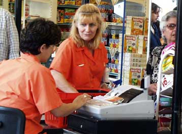 Υπογράφηκε η Εθνική Συλλογική Σύμβαση Εργασίας για τους εργαζόμενους στο εμπόριο