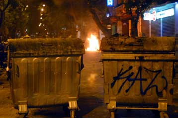 Επεισόδια στο κέντρο της Αθήνας μεταξύ ΜΑΤ και αντιεξουσιαστών