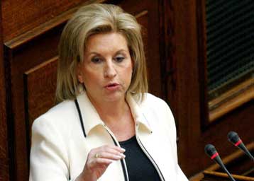 Κόντρα μεταξύ ΠΑΣΟΚ και ΝΔ στη Βουλή, με αφορμή το θέμα Χούπη