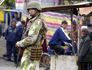 Οι ΗΠΑ περιορίζουν τις στρατιωτικές τους δραστηριότητες στο Ουζμπεκιστάν