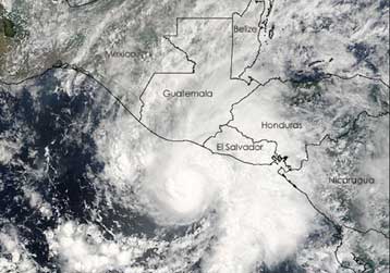Δύο νεκροί στο Ελ Σαλβαδόρ από το πέρασμα του τυφώνα Αντριαν