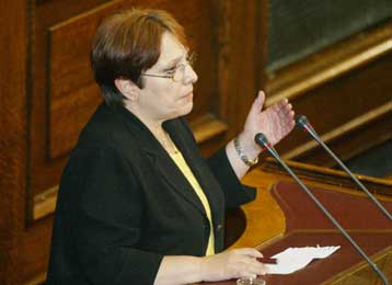 Tην αντίθεση του ΚΚΕ στην ιδιωτικοποίηση των αερομεταφορών επανέλαβε η Αλ.Παπαρήγα