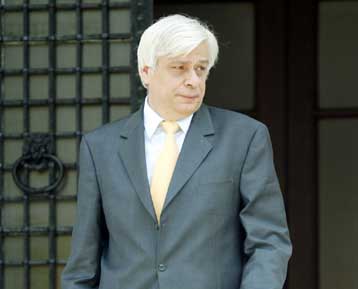 Καταγγελίες εις βάρος δεύτερου συνεργάτη του Προκόπη Παυλόπουλου