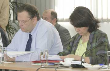 Προβληματισμός στο ΠΑΣΟΚ για τις επόμενες κινήσεις