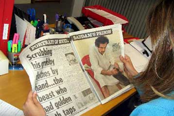 Η Sun επιμένει δημοσιεύοντας νέες φωτογραφίες του Σαντάμ και συνεργατών του