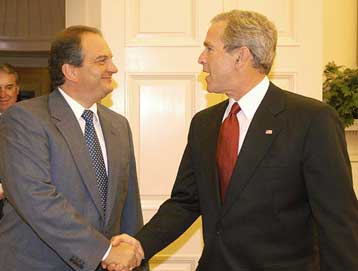 Ανησυχία εκφράζουν ΚΚΕ και ΣΥΝ για τα αποτελέσματα της συνάντησης Καραμανλή – Μπους