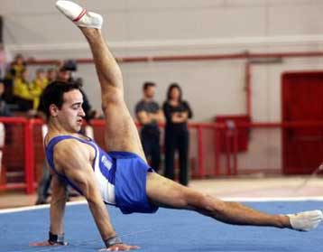 Τρίτοι στο Μπερσί, ο Μπαρμπάκης στις ασκήσεις εδάφους και ο Μάρας στο μονόζυγο