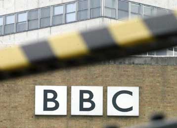 Σε 24ωρη προειδοποιητική απεργία τη Δευτέρα δημοσιογράφοι και τεχνικοί του BBC