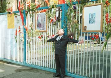 «Ιστορικό» τετ α τετ Βαλέσα – Γιαρουζέλσκι ενώπιον τηλεοπτικής κάμερας