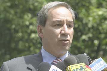 Για τις εκκρεμότητες της ελληνικής οικονομίας συζήτησαν Καραμανλής – Αλογοσκούφης