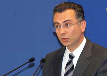 Διαβουλεύσεις με την Κομισιόν και για τον ισχύοντα νόμο για το «βασικό μέτοχο»