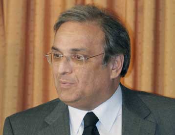 Επαφές Παπαθανασίου με ασφαλιστικούς φορείς για την εξυγίανση του κλάδου