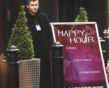 Στη μάχη κατά της υπερβολικής κατανάλωσης αλκοόλ οι ιδιοκτήτες παμπ στη Βρετανία