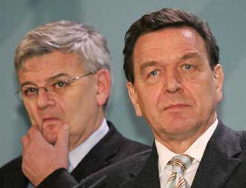 Εκτός προεκλογικής εκστρατείας αφήνει ο Σρέντερ τη συμμαχία με τους Πρασίνους