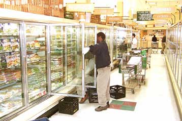 Τα «δώρα» των σούπερ-μάρκετ στο στόχαστρο του Επαγγελματικού Επιμελητηρίου