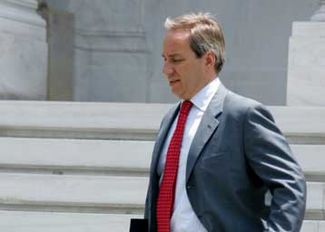 Κατά βούληση η ένταξη των τραπεζών στη ρύθμιση για το ασφαλιστικό, λέει η κυβέρνηση