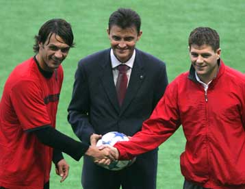 Η φόρμα της Μίλαν και η πείνα της Λίβερπουλ, κατά Αντσελότι και Μπενίτεθ