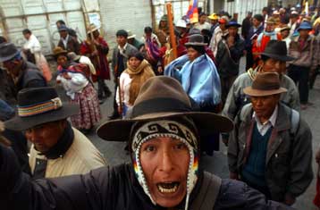 Χιλιάδες διαδηλωτές κρατούν υπό πολιορκία την πρωτεύουσα της Βολιβίας