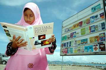 Nεκροί θεωρούνται πλέον για τις Αρχές της Ταϊλάνδης οι 2.000 αγνοούμενοι του τσουνάμι