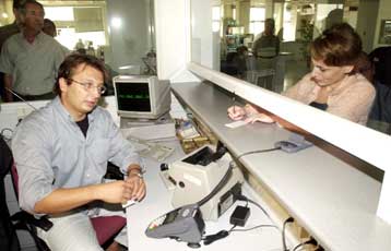 Ελεγκτικό «δίχτυ» στήνει η Εφορία για τις εκκρεμείς υποθέσεις