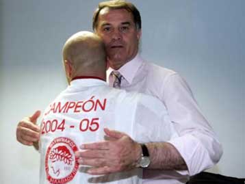 Δεν άνοιξε τα χαρτιά του ο Μπάγεβιτς-Ο Τζόρτζεβιτς αφιέρωσε τον τίτλο στον Σ. Κόκκαλη