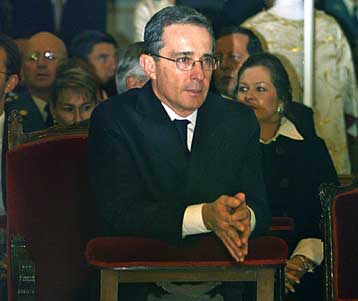 Διακόπτεται ο διάλογος της κολομβιανής κυβέρνησης με τους παραστρατιωτικούς