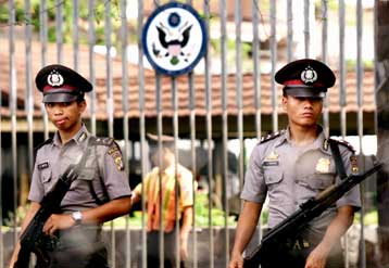 Κλειστά από την Πέμπτη τα γραφεία των διπλωματικών αποστολών των ΗΠΑ στην Ινδονησία