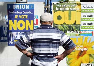 Επιμένει το «όχι» στο Ευρωσύνταγμα, σύμφωνα με τις δημοσκοπήσεις στη Γαλλία