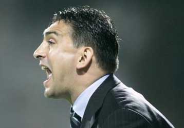 Παρελθόν ο Ντουμιτρέσκου από τον πάγκο του Αιγάλεω-Επιστροφή του Χατζάρα;