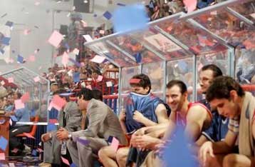 Η ΑΕΚ έκανε το 2-0 επί του Αμαρουσίου, ο Πανιώνιος ισοφάρισε τον Παναθηναϊκό