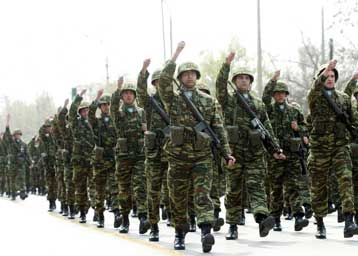 Μείωση της στρατιωτικής θητείας εξήγγειλε εκ νέου ο υπ. Εθνικής Αμυνας