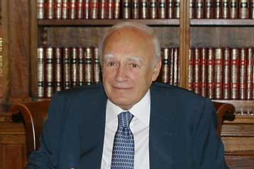 Κρίσιμο το δημοψήφισμα στη Γαλλία για το Ευρωσύνταγμα, δήλωσε ο Κ.Παπούλιας