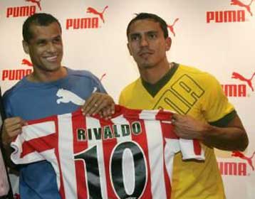 Από τα χέρια του Ζιοβάνι σε αυτά του Ριβάλντο η φανέλα με το Νο10