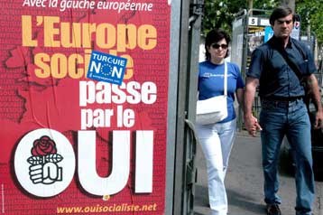 Με αγωνία η Ευρώπη αναμένει την έκβαση του δημοψηφίσματος στη Γαλλία