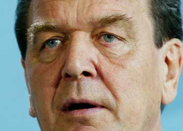 Ανατροπή του Σρέντερ στις εκλογές του Σεπτεμβρίου αναμένει η πλειονότητα των Γερμανών