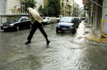 Προβλήματα λόγω κακοκαιρίας σε Αθήνα και Θεσσαλονίκη