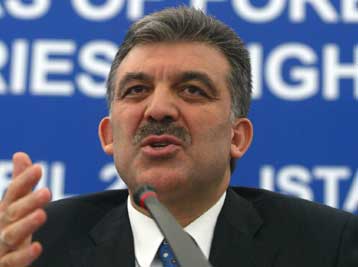 Δεν αφορά την Τουρκία το γαλλικό «όχι» στο Ευρωσύνταγμα, λέει ο Αμπντουλάχ Γκιουλ