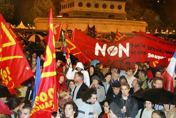 Ικανοποίηση σε ΚΚΕ και ΣΥΝ από την ετυμηγορία των Γάλλων για το Ευρωσύνταγμα