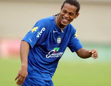 Ο Ροναλντίνιο θέλει αλλά ο Ρονάλντο δεν θέλει να παίξει στο Κύπελλο Συνομοσπονδιών