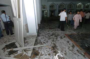 Τουλάχιστον έξι νεκροί από έκρηξη σε τέμενος του Πακιστάν