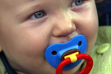 Κινεζική πιπίλα αποσύρεται από την αγορά για λόγους ασφάλειας