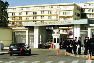 Ο κομματισμός έχει εκλείψει στις Ένοπλες Δυνάμεις, απαντά στο ΠΑΣΟΚ ο υπουργός Αμυνας