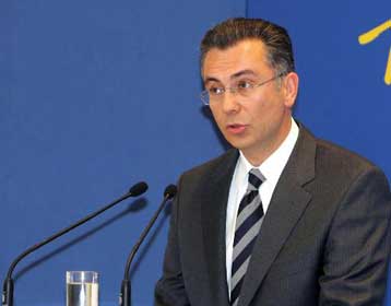 Σε ένα χρόνο «ανοίγει» η κυβέρνηση τη συζήτηση για αναθεώρηση του Συντάγματος