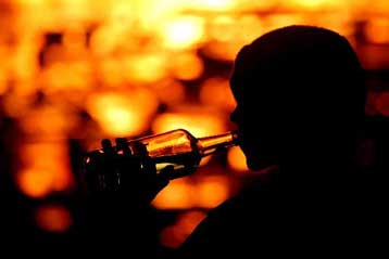 Από τα επτά τους χρόνια ξεκινούν οι Έλληνες την κατανάλωση αλκοόλ